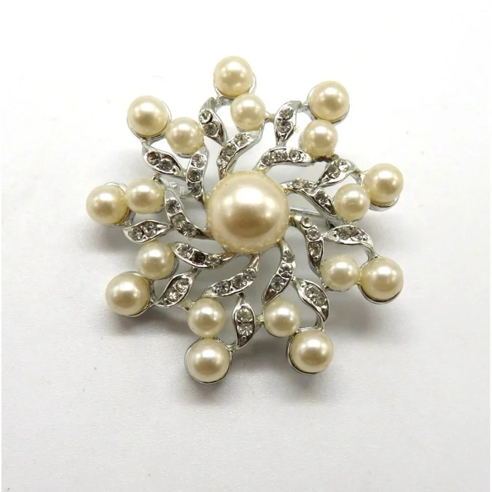 Vintage Imitation Pearl Brooch Silver Tone Clear Rhinestone Floral Design‎